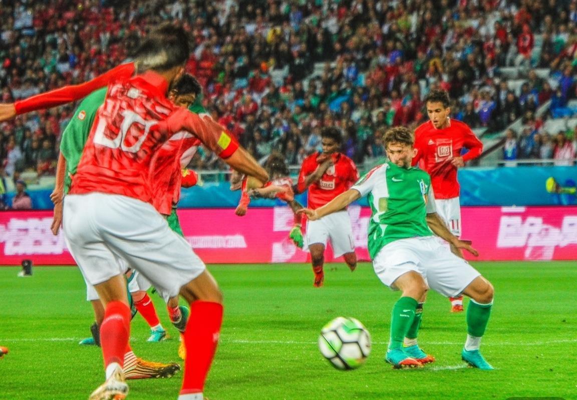 伊朗韩国12强赛激战：亚洲足球巅峰对决回顾(图4)